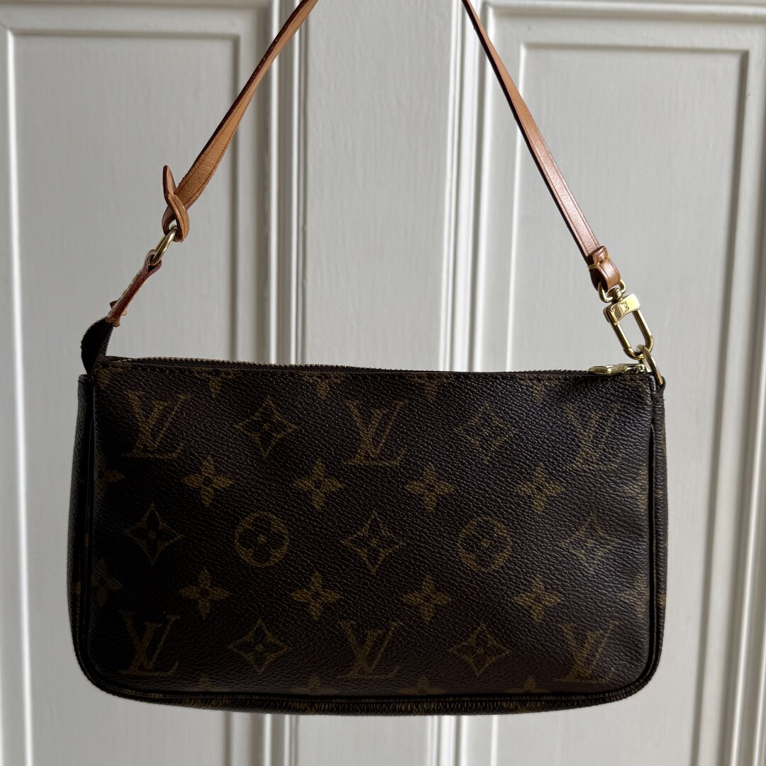 2000 Louis Vuitton Monogram Pochette Accessories Shoulder Bag