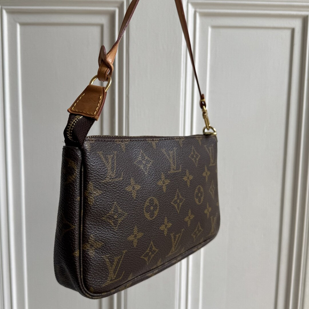 2000 Louis Vuitton Monogram Pochette Accessories Shoulder Bag