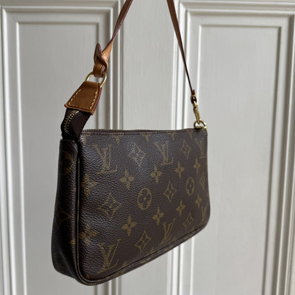 2002 Louis Vuitton Monogram Pochette Accessories Shoulder Bag