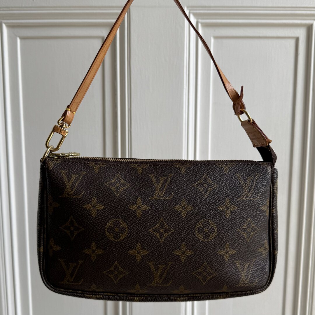 2000 Louis Vuitton Monogram Pochette Accessories Shoulder Bag