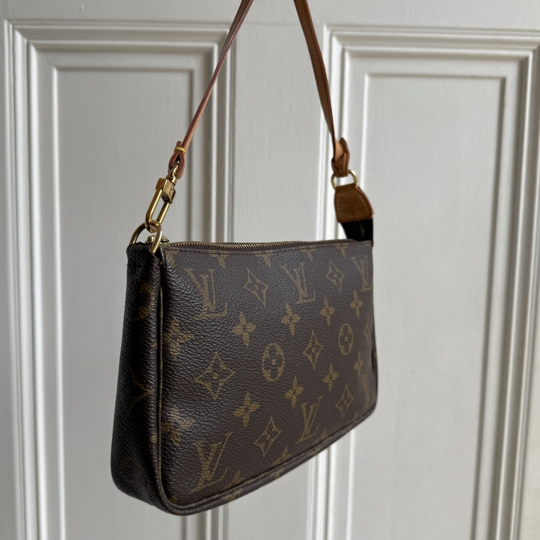 2002 Louis Vuitton Monogram Pochette Accessories Shoulder Bag