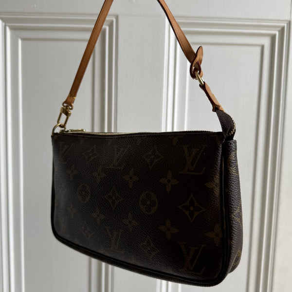 2002 Louis Vuitton Monogram Pochette Accessories Shoulder Bag